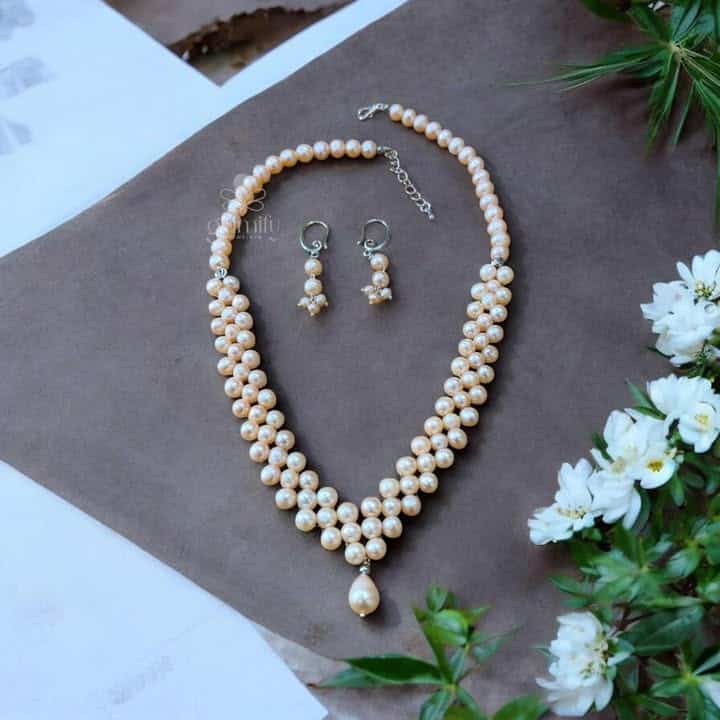 Modern Opulence: Distinctive 7-8mm Pearl Necklace Set - Image 5
