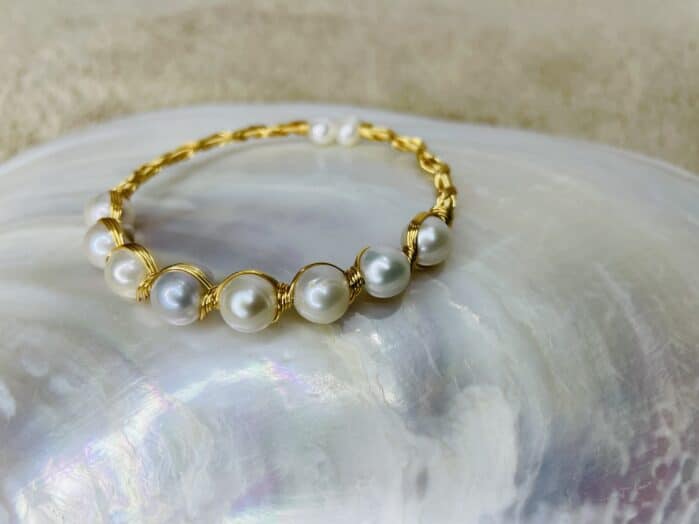 Enchanted Reverie: Adjustable Gold Pearl Jewel - Image 2