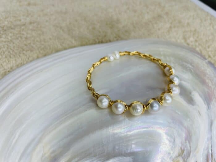 Enchanted Reverie: Adjustable Gold Pearl Jewel - Image 3