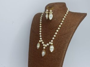 Elegant White Freshwater Pearl  Mother-of-Pearl Shell Pendant Necklace with Matching Earrings
