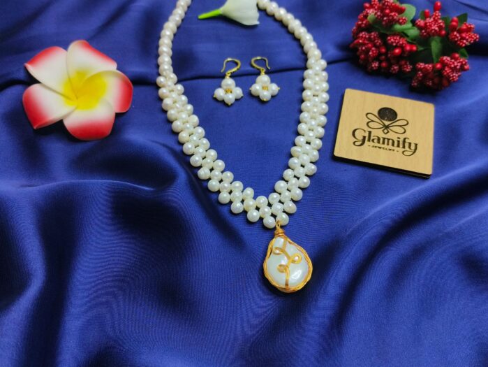 Freshwater pearl cheek design with coin pearl pendant  with earring set - Image 3