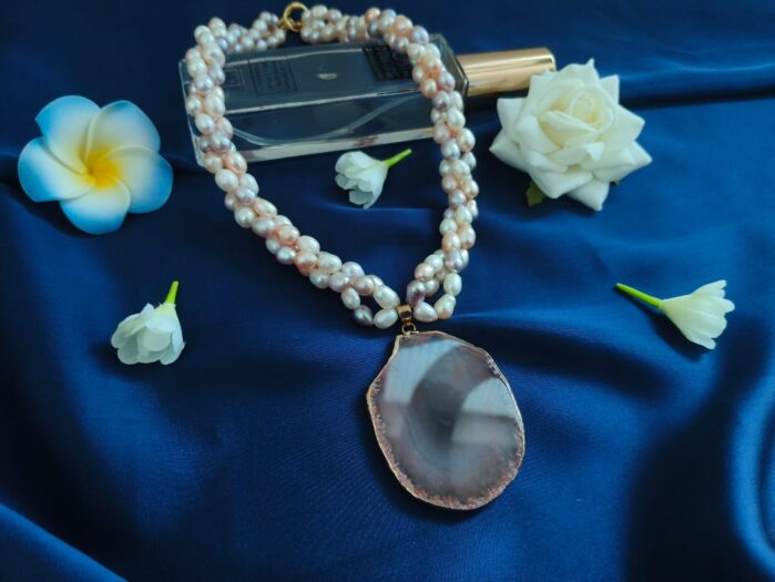 Exclusive 3-Layer Twisted Rice Pearl Necklace with Natural Agate Pendant – 7-8mm AAA Pearls - Image 2