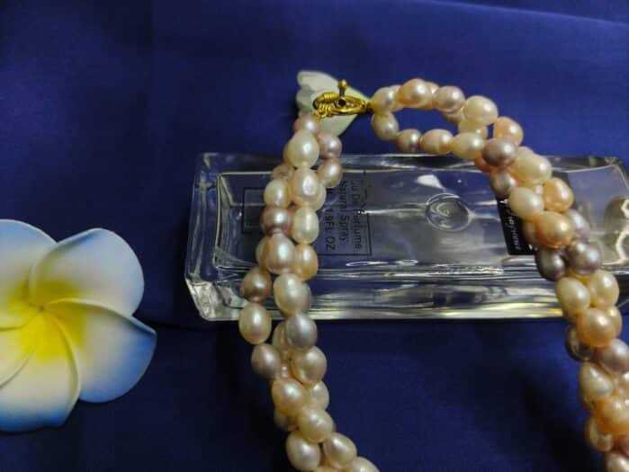 Exclusive 3-Layer Twisted Rice Pearl Necklace with Natural Agate Pendant – 7-8mm AAA Pearls - Image 4