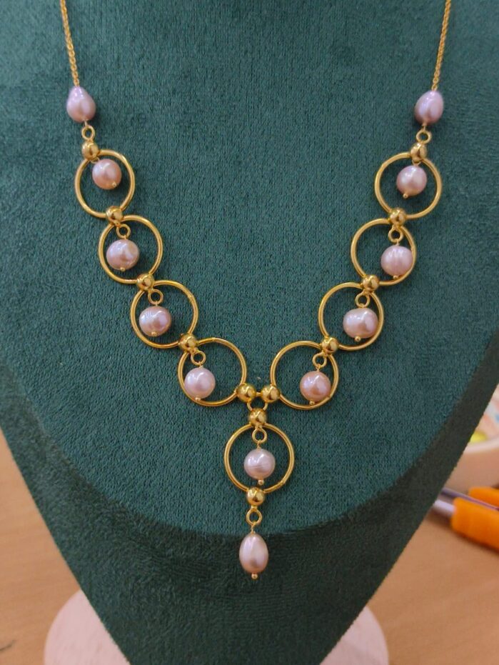 Purple Freshwater Pearl Necklace & Earrings Set with Gold-Plated Circle Design - Image 4
