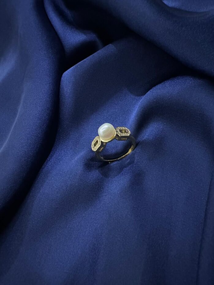 Modern White Pearl Ring - Double-O Zircon Design - Image 3