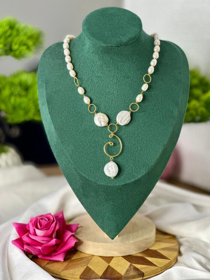 Luxurious Freshwater Pearl Necklace - 18" Gold Plated - Image 2