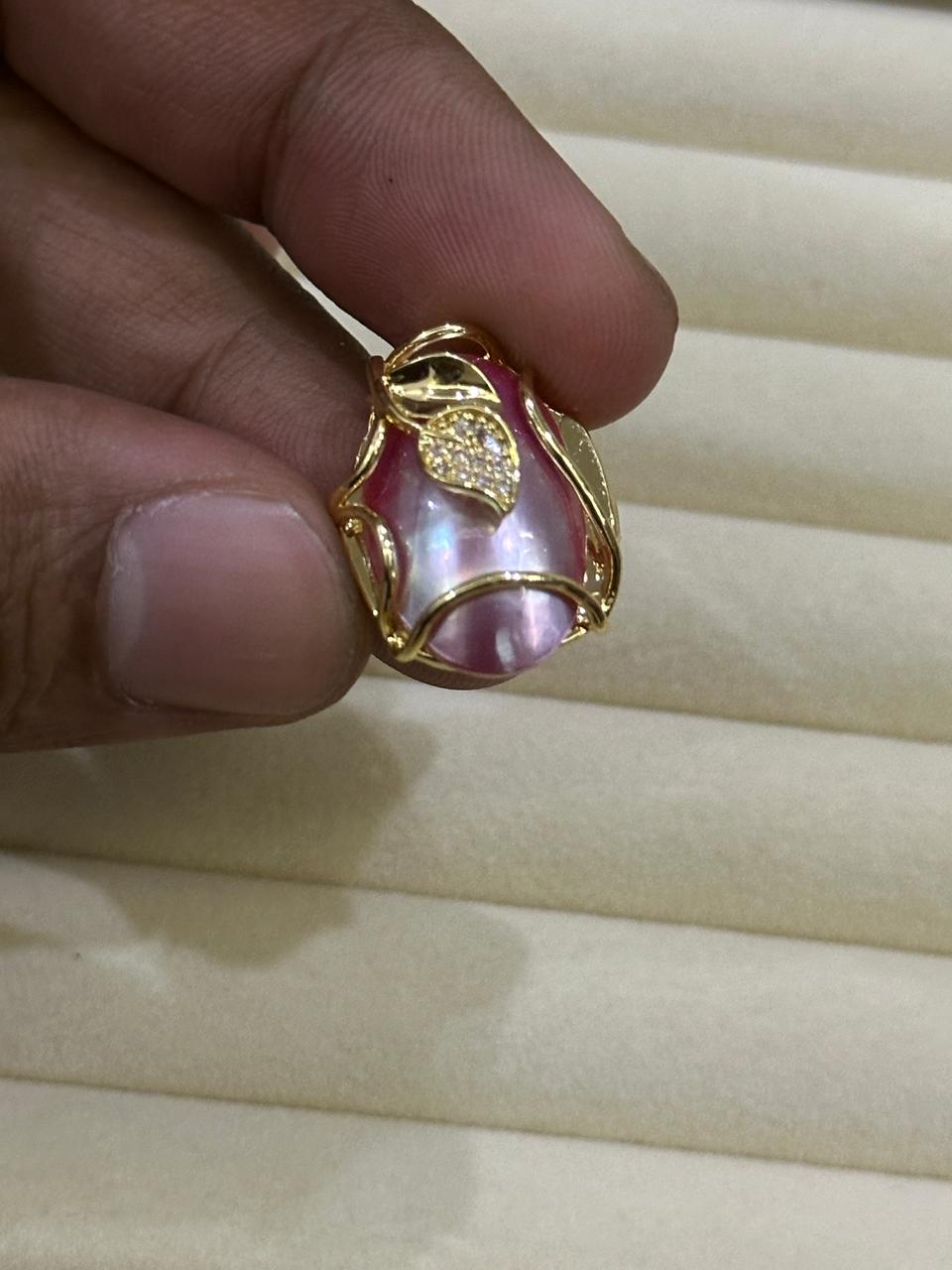 Glamorous Purple Shell Pearl Adjustable Ring w/ Leaf Zircon Detail - Image 2