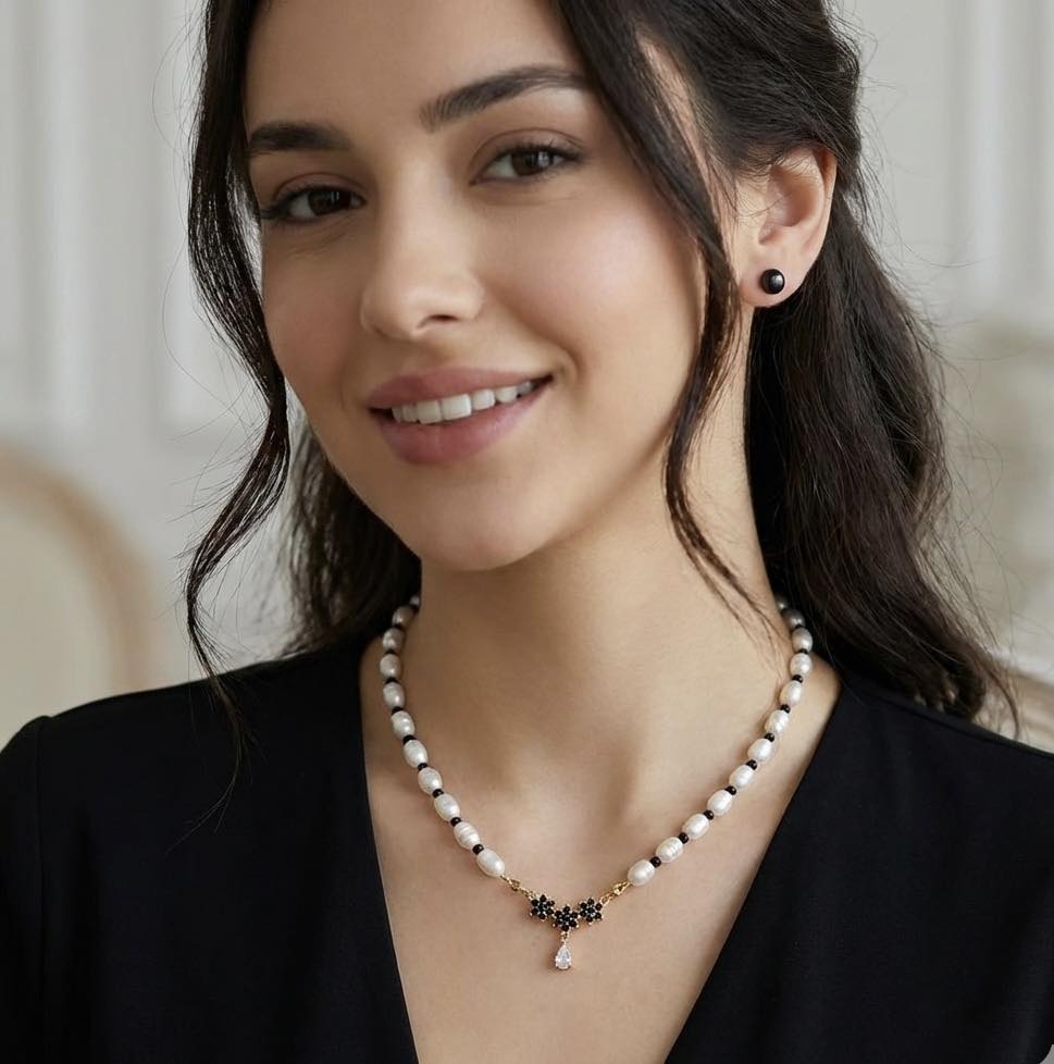 Rice Pearl Necklace with Black Bead Accent – 5–6mm Freshwater Pearls | 17 Inch Length