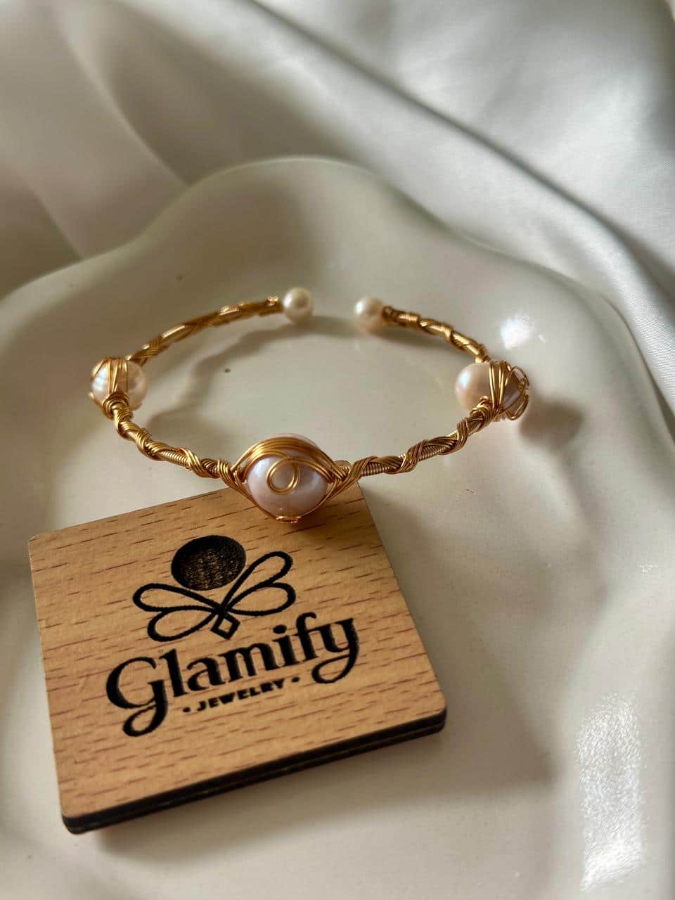 Adjustable Handcrafted Pearl Bracelet – Purple & White | Gold Wire Design