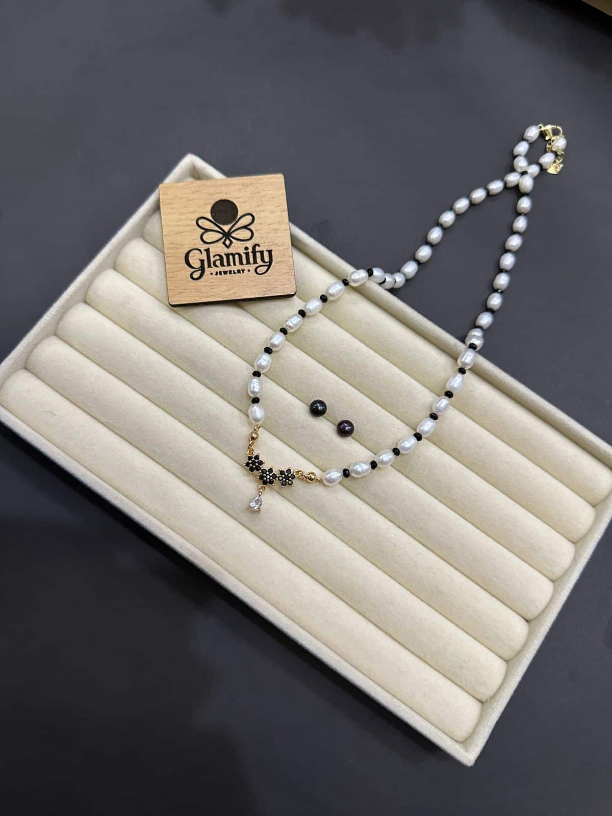 Rice Pearl Necklace with Black Bead Accent – 5–6mm Freshwater Pearls | 17 Inch Length - Image 2