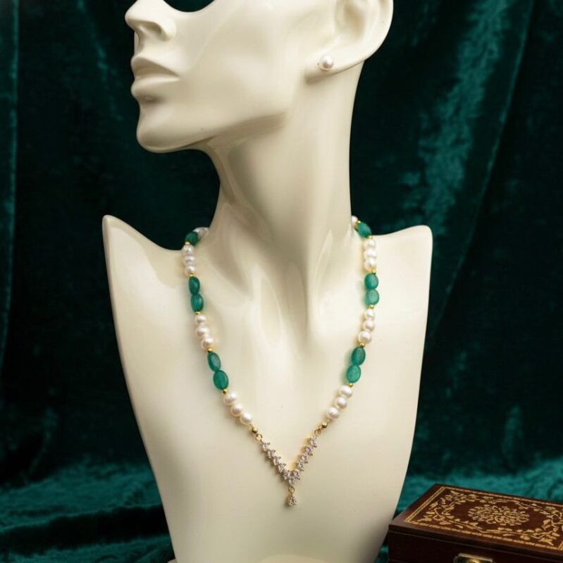 AAA Grade Freshwater Pearl & Green Panna Stone Necklace Set