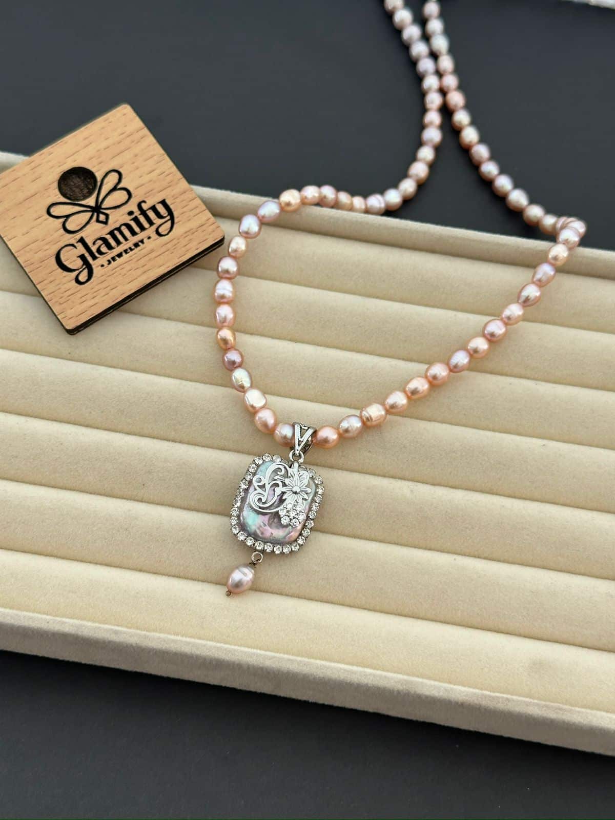 AAA Grade Pink Freshwater Rice Pearl Necklace with Mother of Pearl Pendant