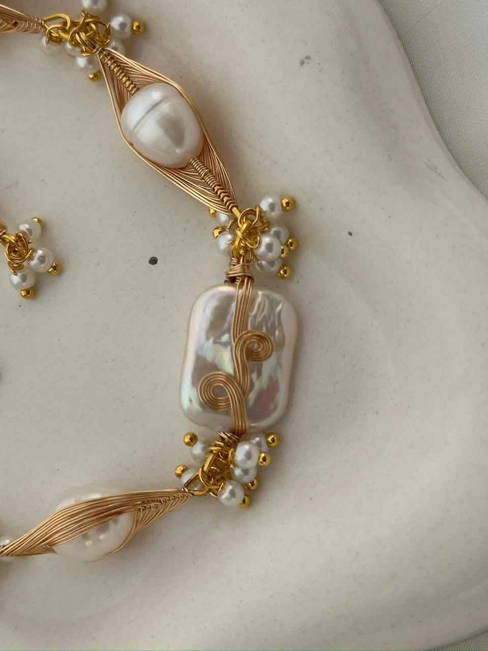 AAA Grade White Freshwater Rice Pearl Necklace Set – 7-8mm Hand-Woven Gold Wire Design - Image 4