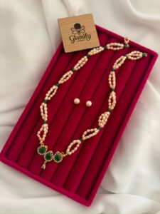 Freshwater Pearl Necklace with Emerald-style (Panna) accents