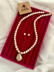 8mm Freshwater Round Pearl Necklace Set with Mother Pearl Locket