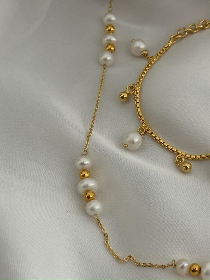 Freshwater Pearl Necklace & Bracelet Set 32 Inch