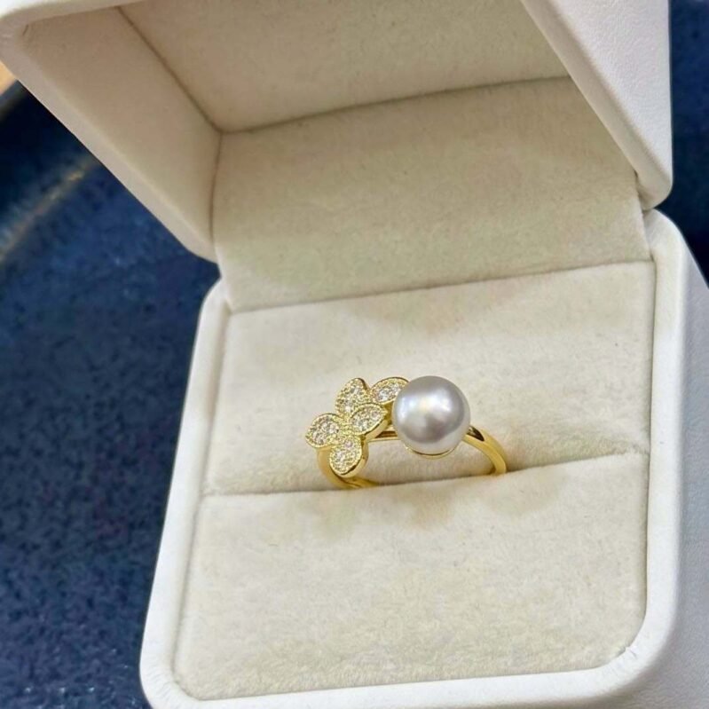 Pearl Finger Ring with Floral Crystal Design